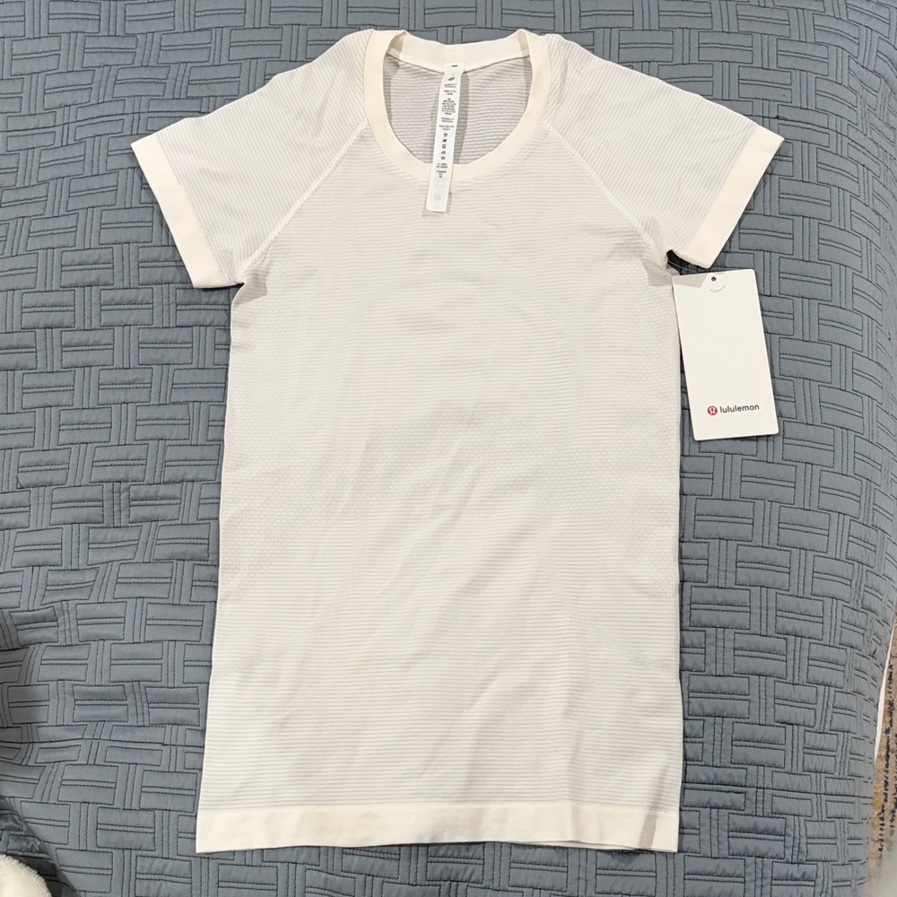 Lululemon Athletica Cream Short Sleeve Tee